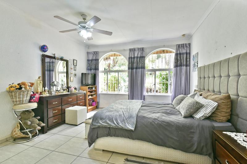 5 Bedroom Property for Sale in Glenvista Gauteng