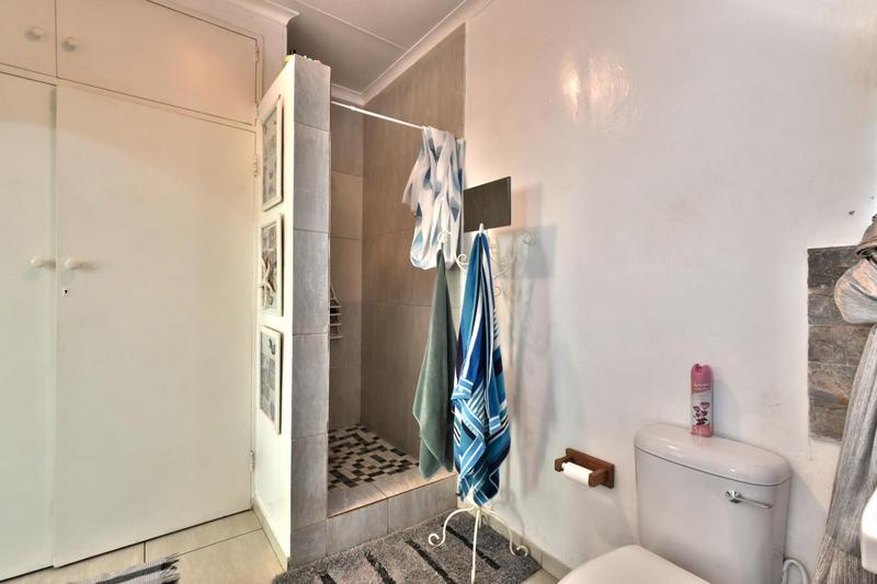 5 Bedroom Property for Sale in Glenvista Gauteng