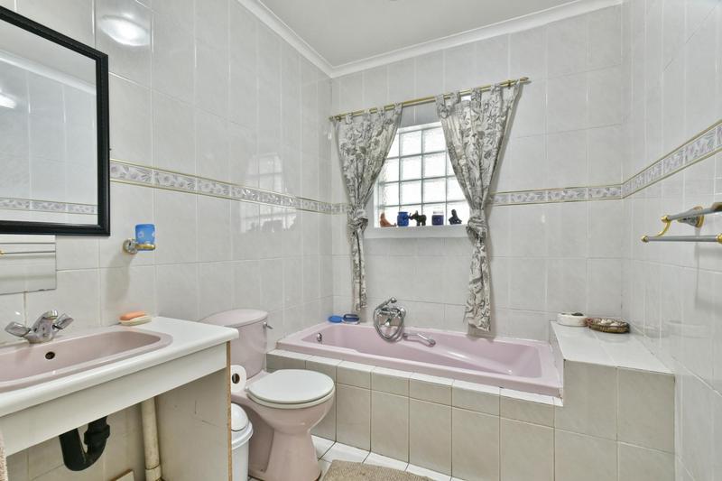 5 Bedroom Property for Sale in Glenvista Gauteng