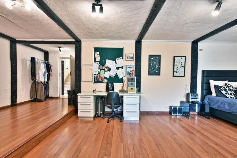 5 Bedroom Property for Sale in Glenvista Gauteng