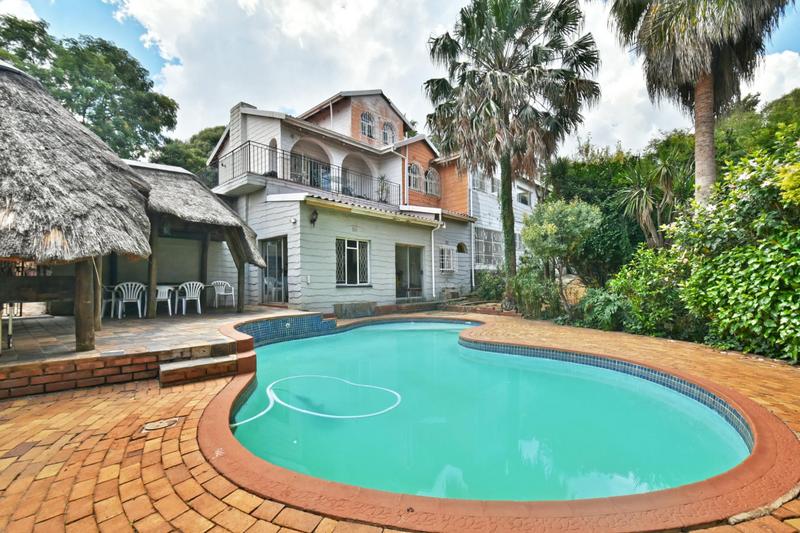 5 Bedroom Property for Sale in Glenvista Gauteng