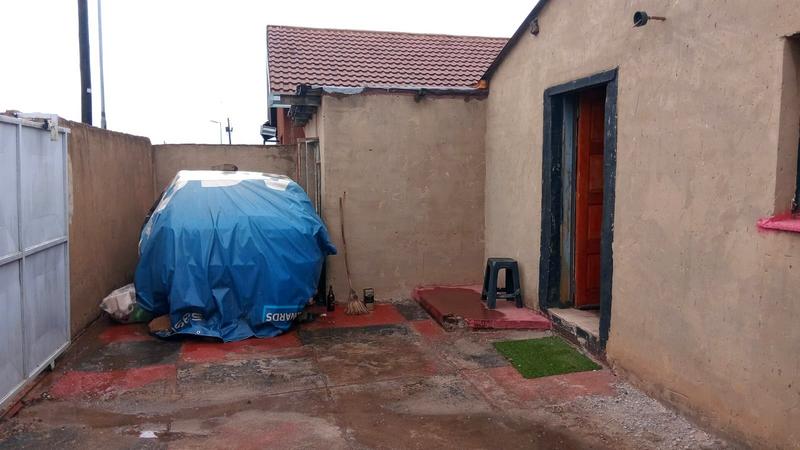 2 Bedroom Property for Sale in Chiawelo Gauteng