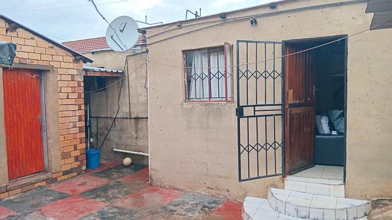 2 Bedroom Property for Sale in Chiawelo Gauteng
