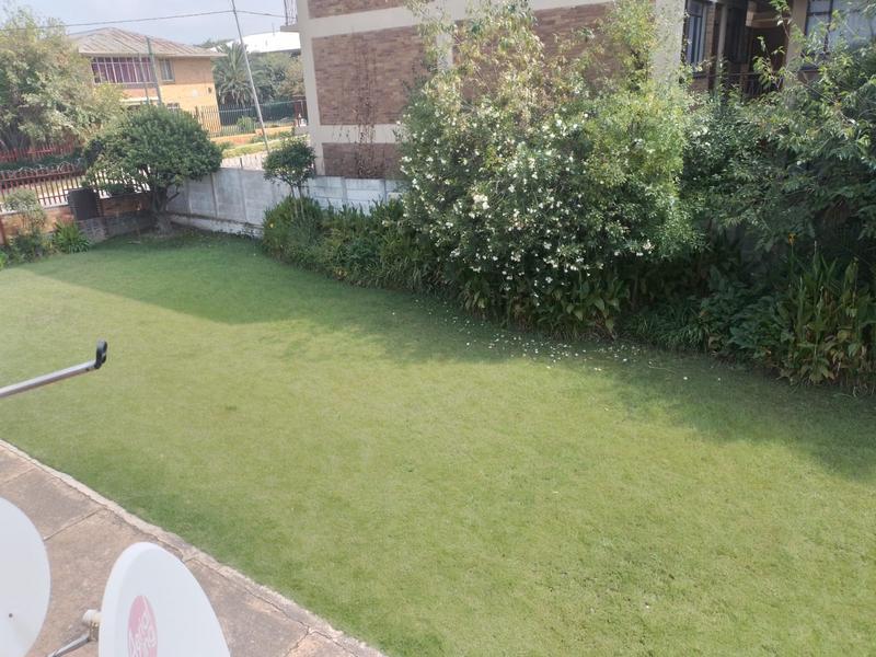 To Let 1 Bedroom Property for Rent in Florida Park Gauteng