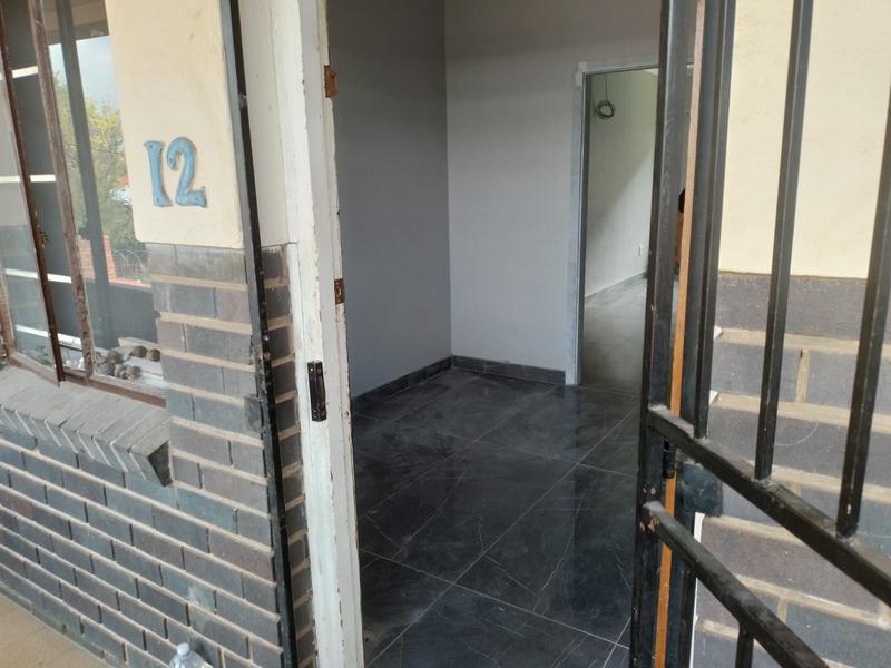 To Let 1 Bedroom Property for Rent in Florida Park Gauteng