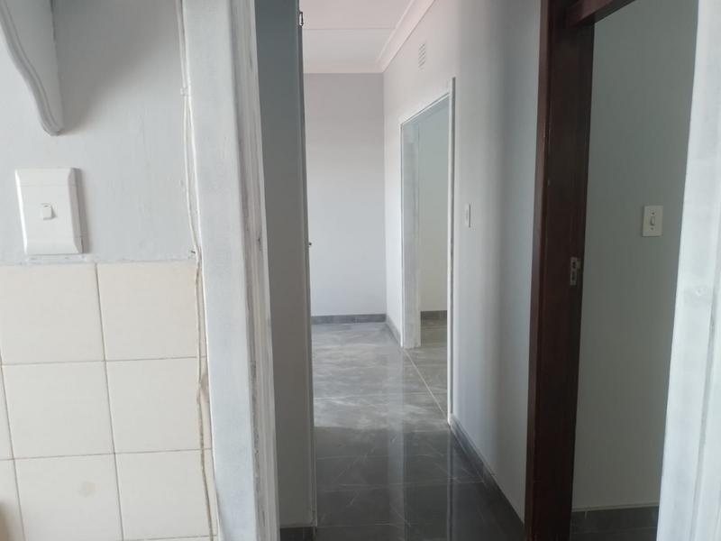 To Let 1 Bedroom Property for Rent in Florida Park Gauteng