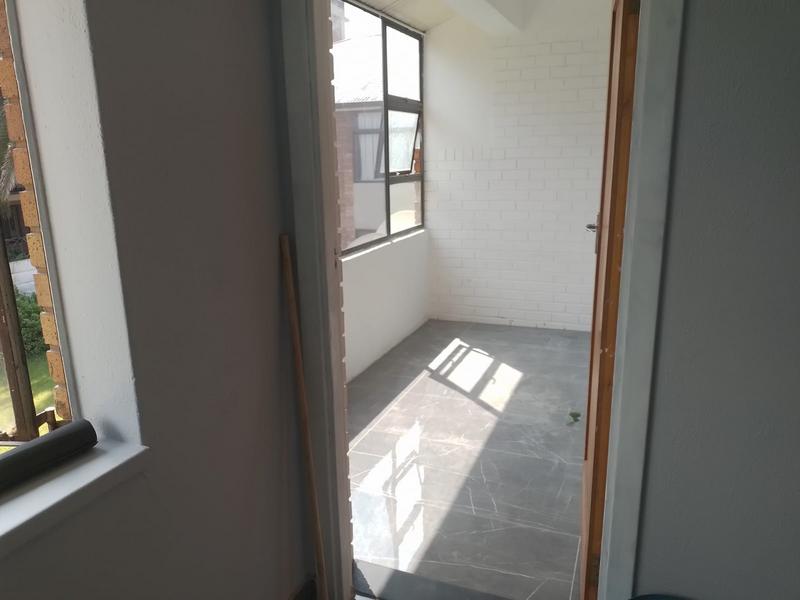 To Let 1 Bedroom Property for Rent in Florida Park Gauteng