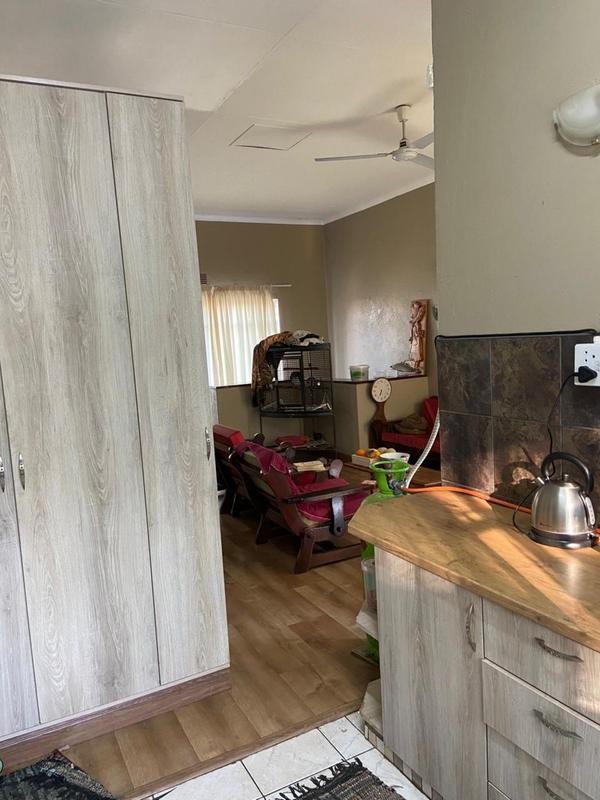 5 Bedroom Property for Sale in Flora Gardens Gauteng