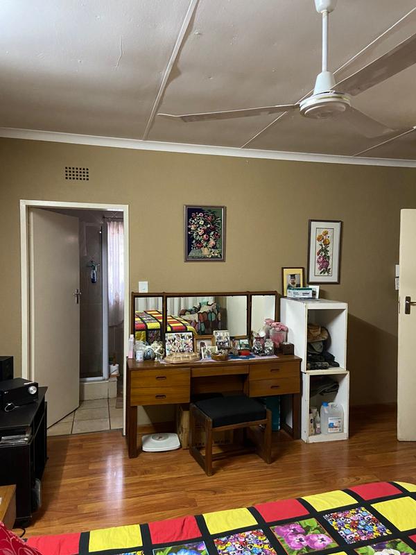 5 Bedroom Property for Sale in Flora Gardens Gauteng