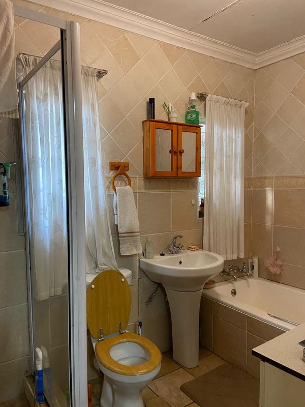 5 Bedroom Property for Sale in Flora Gardens Gauteng