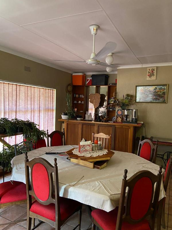 5 Bedroom Property for Sale in Flora Gardens Gauteng