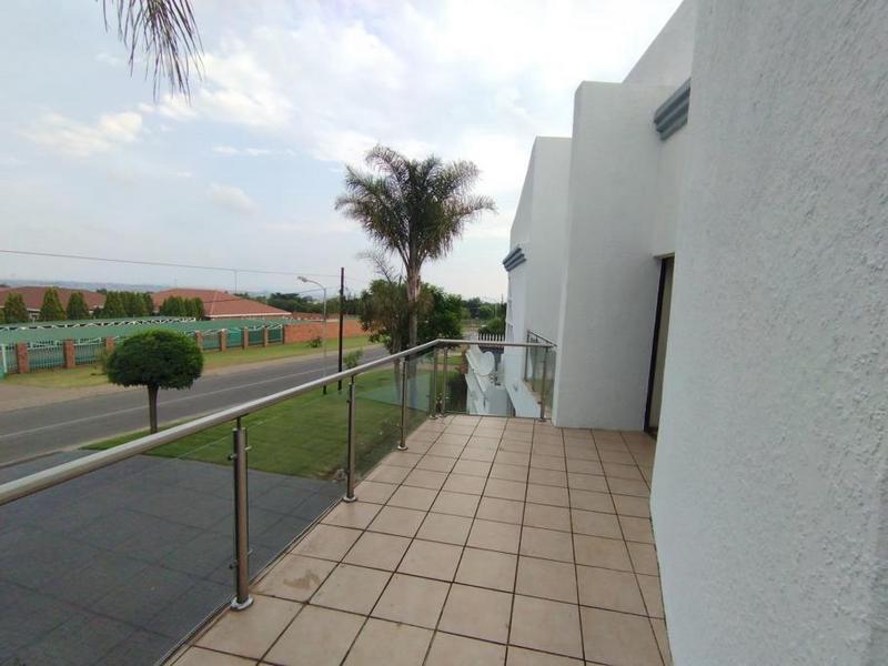 5 Bedroom Property for Sale in Azaadville Gauteng