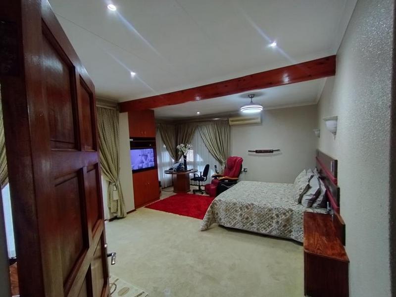 5 Bedroom Property for Sale in Azaadville Gauteng