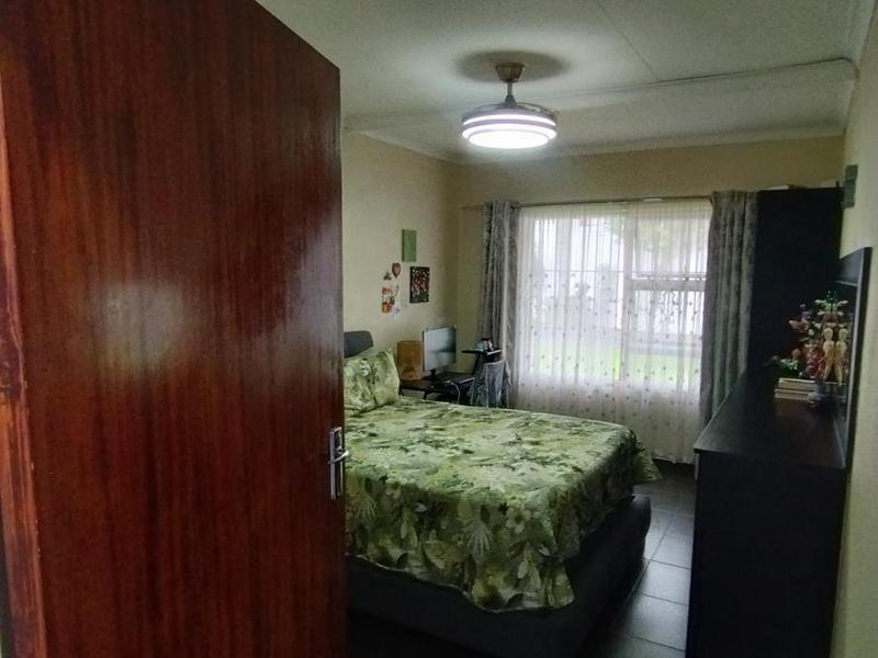 5 Bedroom Property for Sale in Azaadville Gauteng