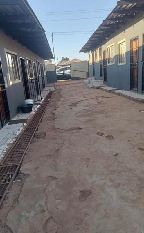 10 Bedroom Property for Sale in Drieziek Gauteng