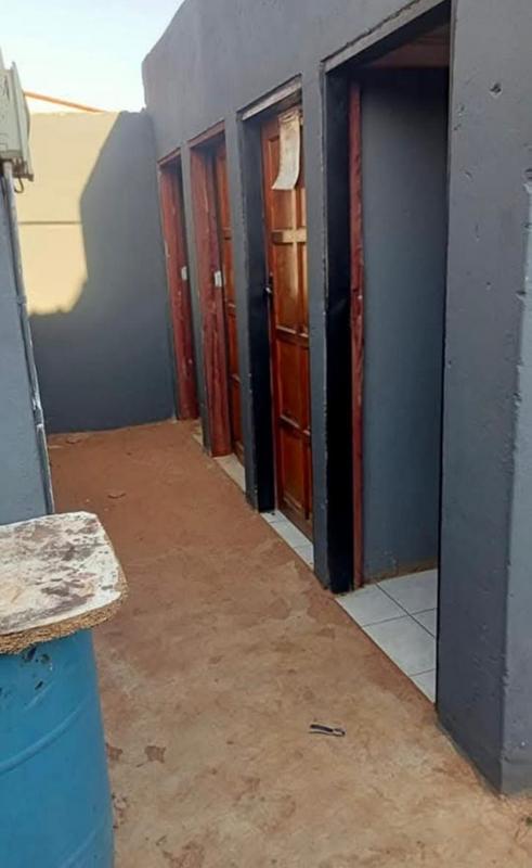 10 Bedroom Property for Sale in Drieziek Gauteng
