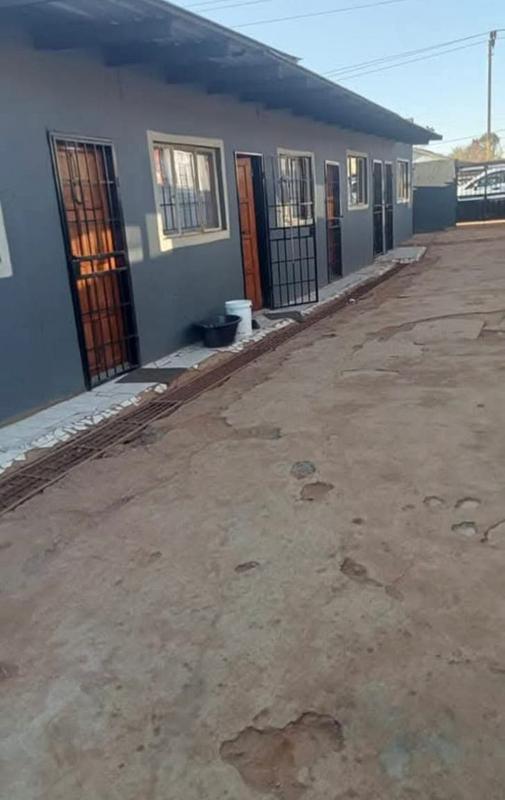 10 Bedroom Property for Sale in Drieziek Gauteng