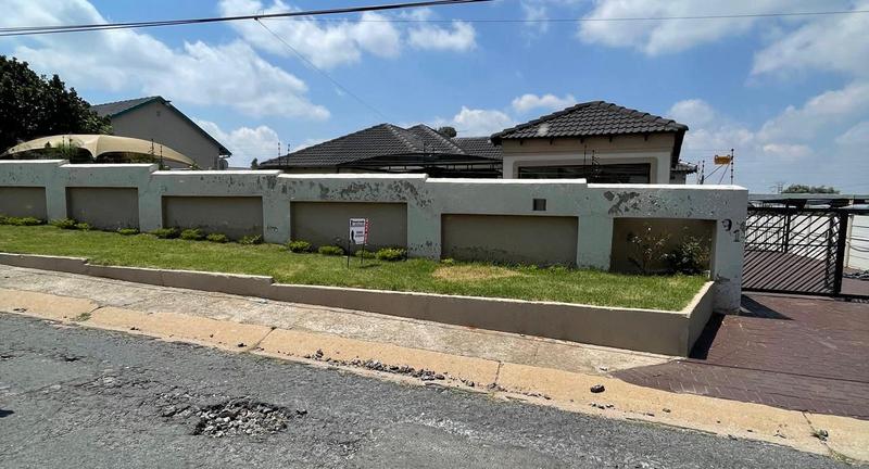 3 Bedroom Property for Sale in Witpoortjie Gauteng