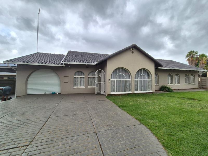 4 Bedroom Property for Sale in Brackenhurst Gauteng