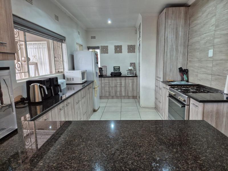 4 Bedroom Property for Sale in Brackenhurst Gauteng