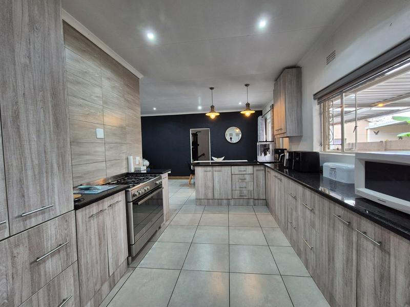 4 Bedroom Property for Sale in Brackenhurst Gauteng