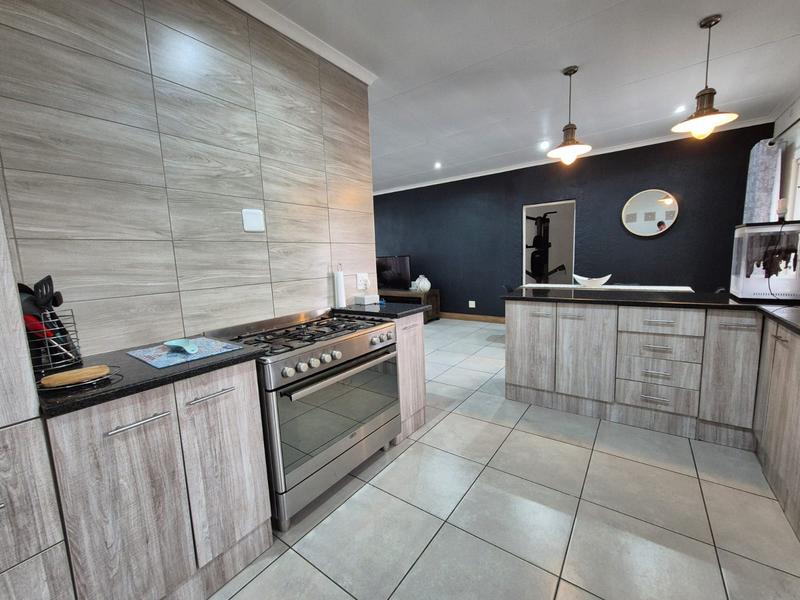 4 Bedroom Property for Sale in Brackenhurst Gauteng