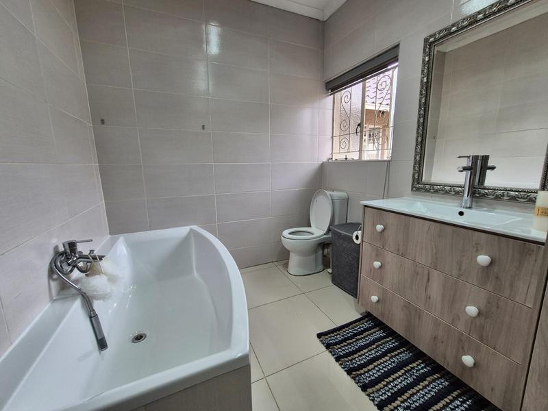 4 Bedroom Property for Sale in Brackenhurst Gauteng