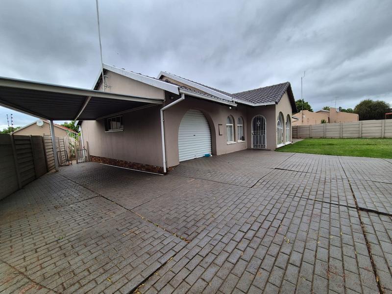 4 Bedroom Property for Sale in Brackenhurst Gauteng