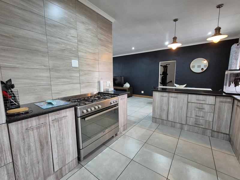 4 Bedroom Property for Sale in Brackenhurst Gauteng