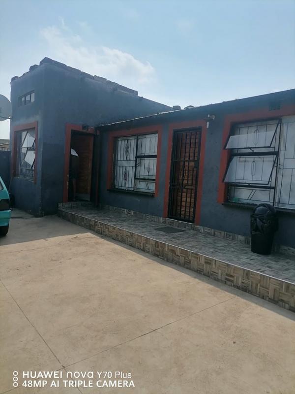 6 Bedroom Property for Sale in Tembisa Central Gauteng