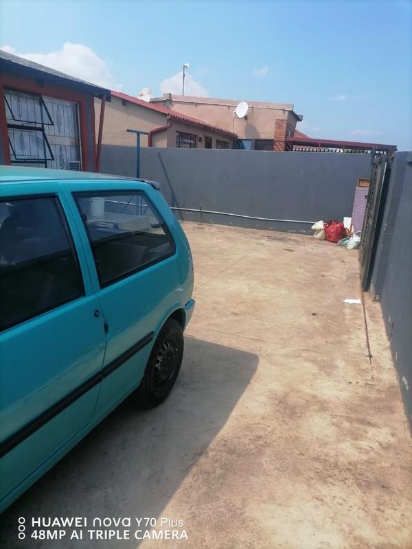 6 Bedroom Property for Sale in Tembisa Central Gauteng