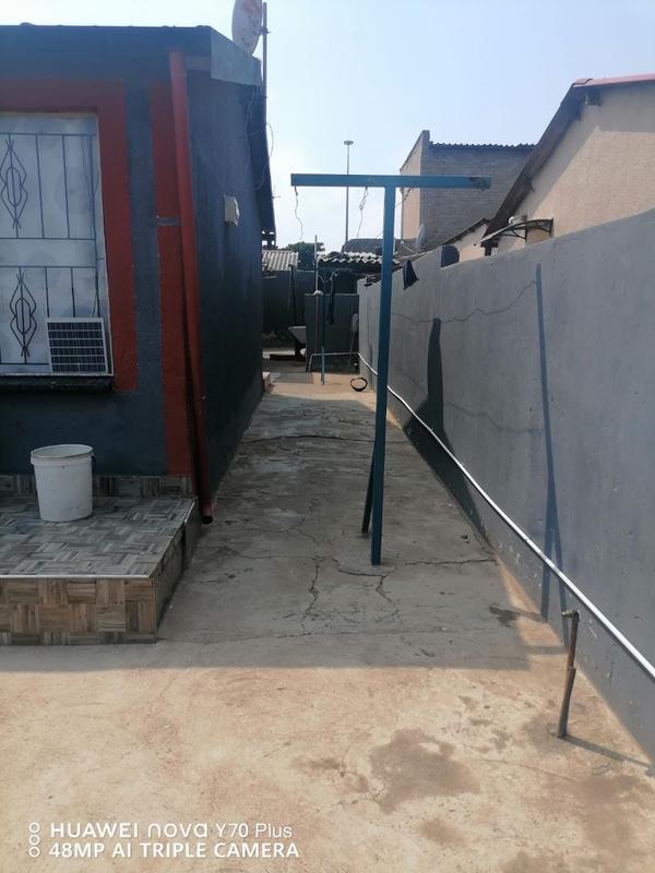 6 Bedroom Property for Sale in Tembisa Central Gauteng