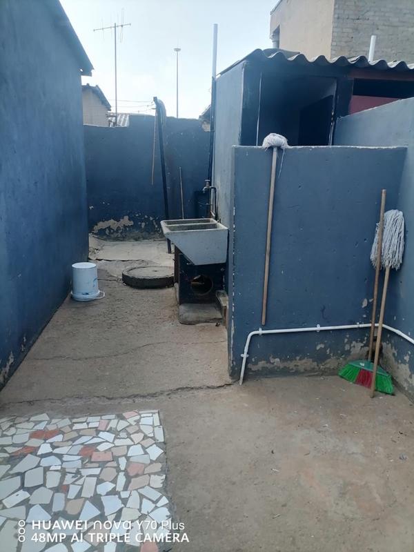 6 Bedroom Property for Sale in Tembisa Central Gauteng