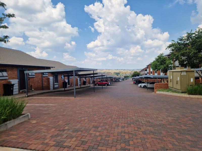 2 Bedroom Property for Sale in Noordwyk Gauteng