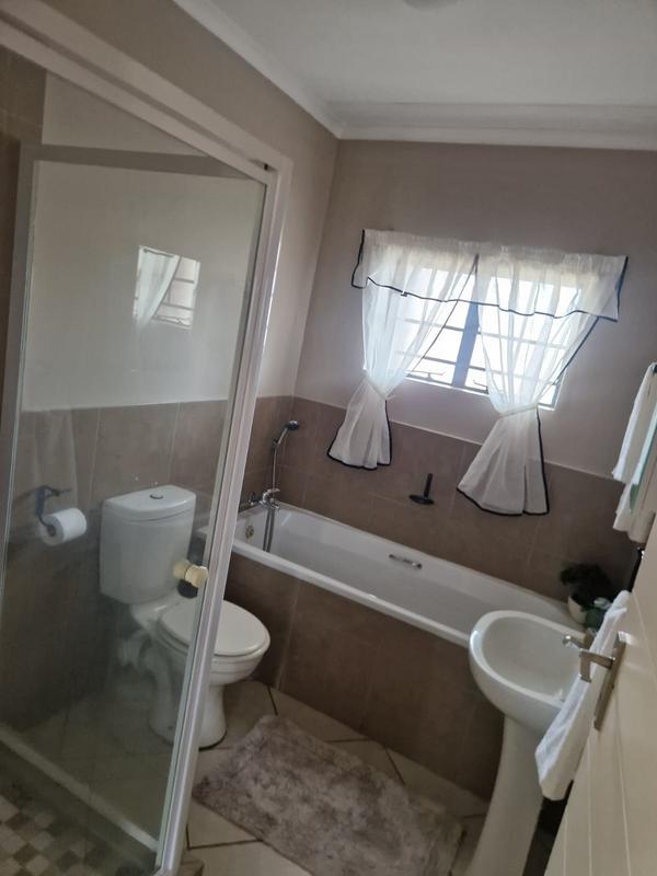 2 Bedroom Property for Sale in Noordwyk Gauteng