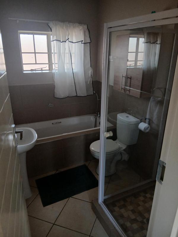 2 Bedroom Property for Sale in Noordwyk Gauteng