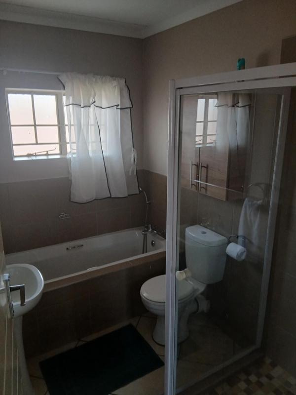 2 Bedroom Property for Sale in Noordwyk Gauteng