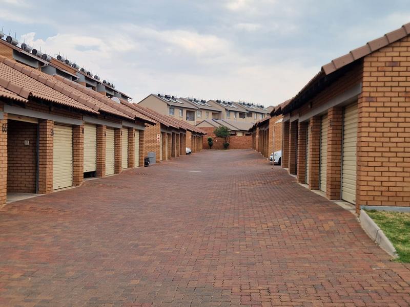 2 Bedroom Property for Sale in Noordwyk Gauteng