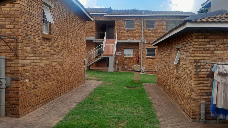 2 Bedroom Property for Sale in Groblerpark Gauteng