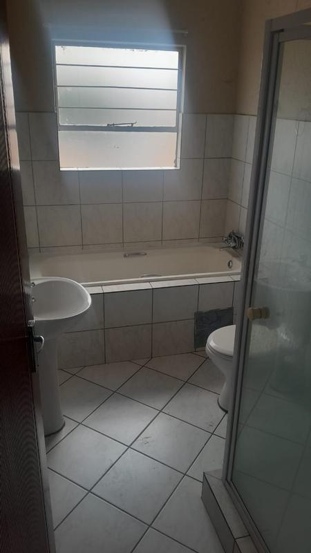 2 Bedroom Property for Sale in Groblerpark Gauteng