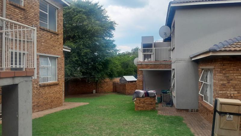 2 Bedroom Property for Sale in Groblerpark Gauteng