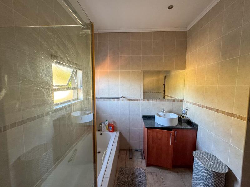 3 Bedroom Property for Sale in Mondeor Gauteng