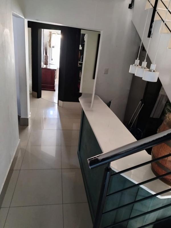 5 Bedroom Property for Sale in Amberfield Heights Gauteng