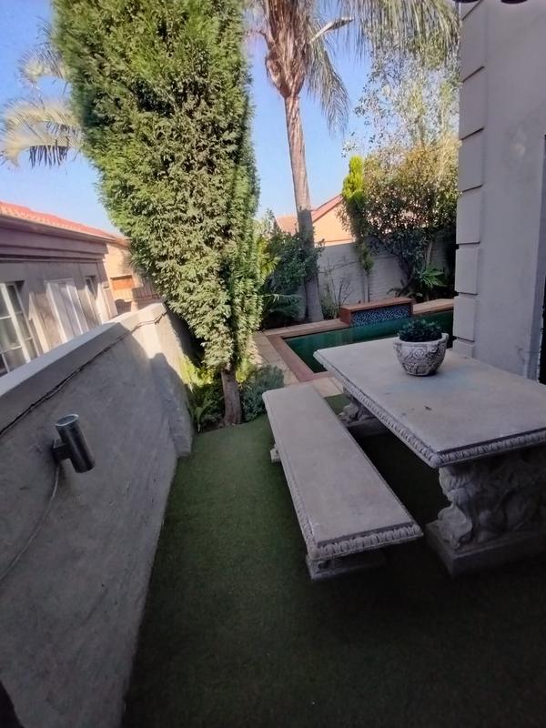 5 Bedroom Property for Sale in Amberfield Heights Gauteng