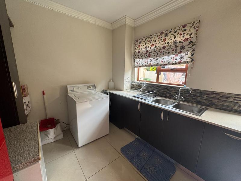 To Let 5 Bedroom Property for Rent in Midfield Estate Gauteng