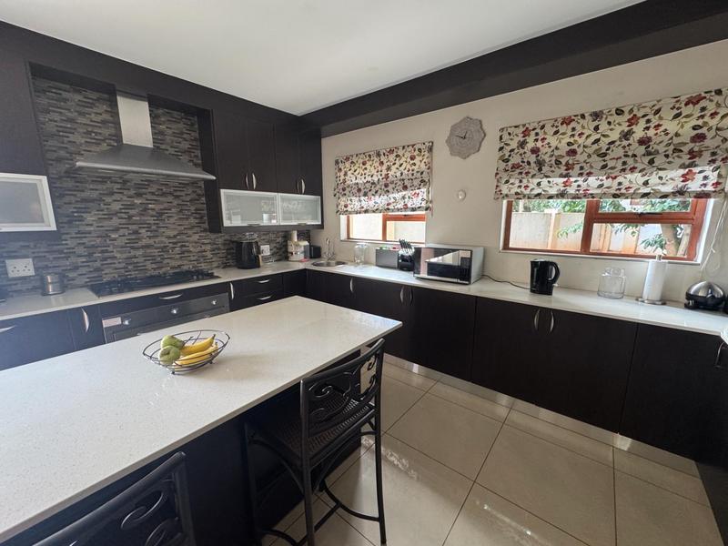 To Let 5 Bedroom Property for Rent in Midfield Estate Gauteng