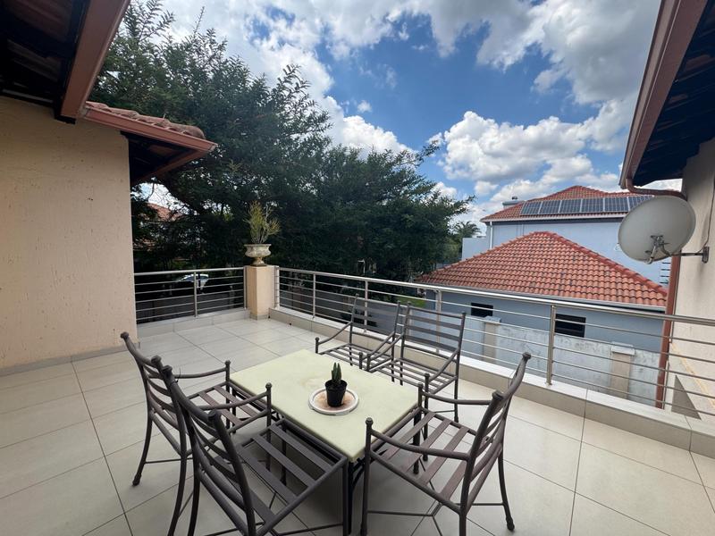 To Let 5 Bedroom Property for Rent in Midfield Estate Gauteng