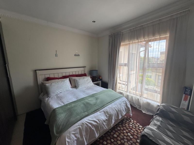 To Let 5 Bedroom Property for Rent in Midfield Estate Gauteng