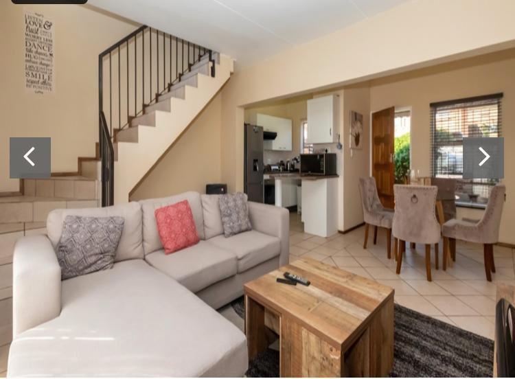 2 Bedroom Property for Sale in Little Falls Gauteng