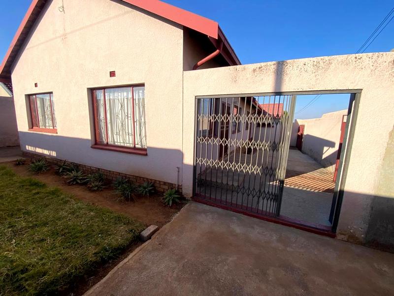 To Let 3 Bedroom Property for Rent in Mohlakeng Gauteng
